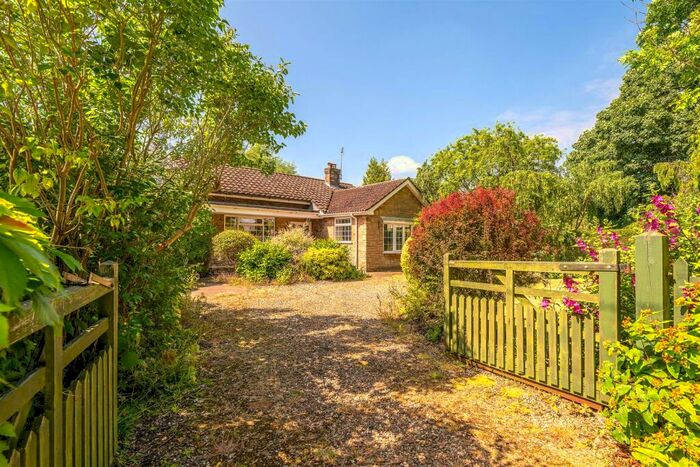 2 Bedroom Bungalow For Sale In Main Street, Norton Disney, Lincoln, LN6