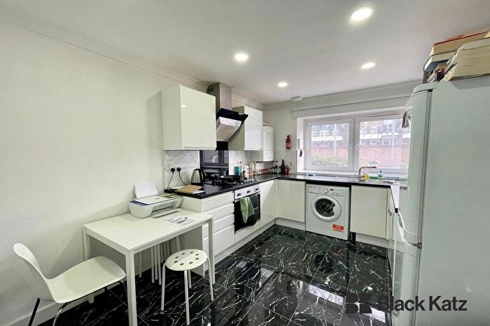 3 Bedroom Flat To Rent In Parker`S Row, London Bridge / Bermondsey, SE1