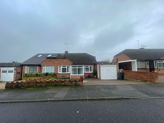 2 Bedroom Bungalow For Sale In High View, Higham, Rochester, Kent, ME3