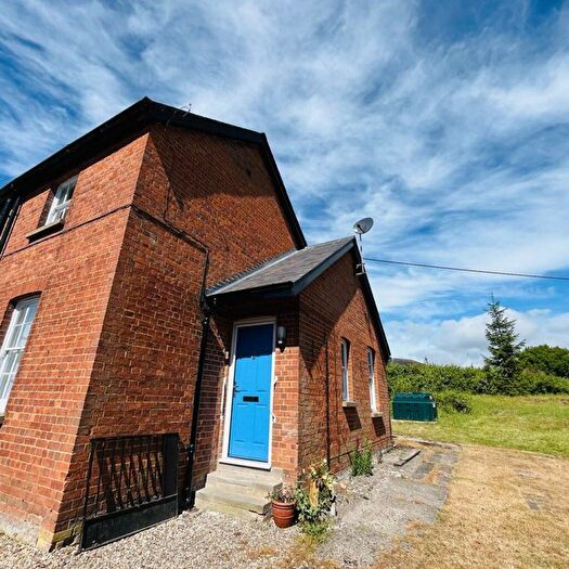 2 Bedroom House To Rent In Station Road, Kintbury, RG17