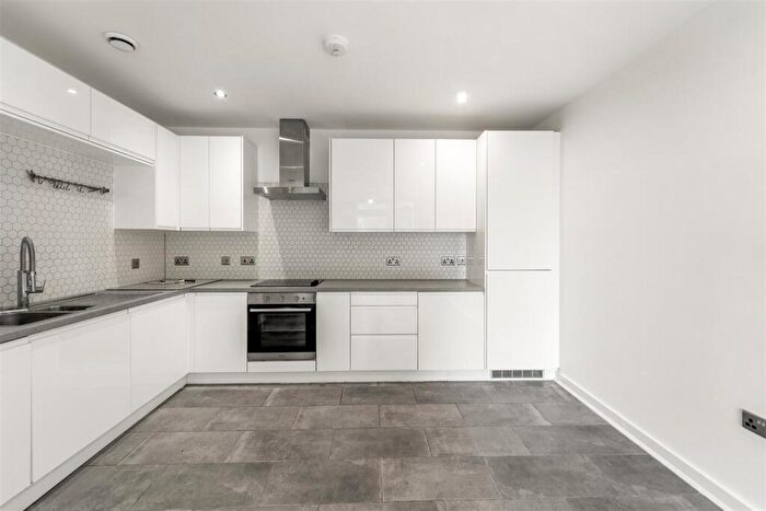 2 Bedroom Apartment To Rent In Maple Court, Cross Street, Sale, M33