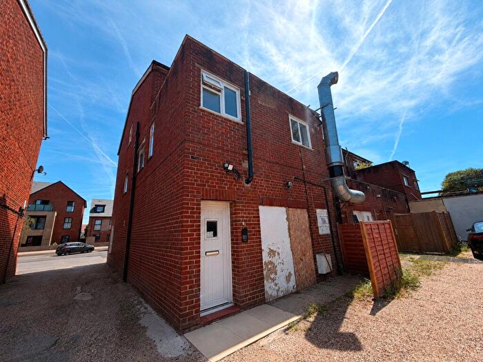 3 Bedroom Apartment To Rent In North Lane, Aldershot, Hampshire, GU12
