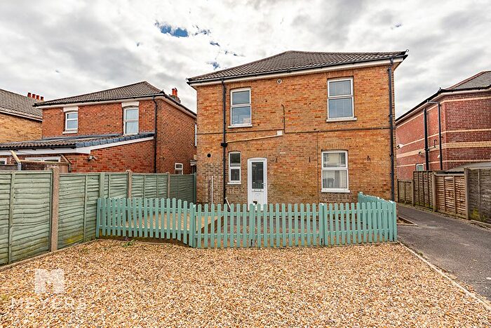 2 Bedroom Flat For Sale In Castle Road, Bournemouth, BH9