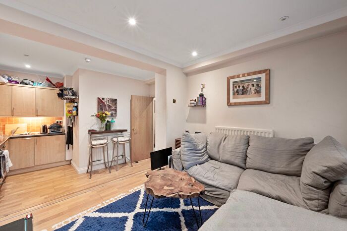 2 Bedroom Flat To Rent In Broadway Court, The Broadway, London, SW19