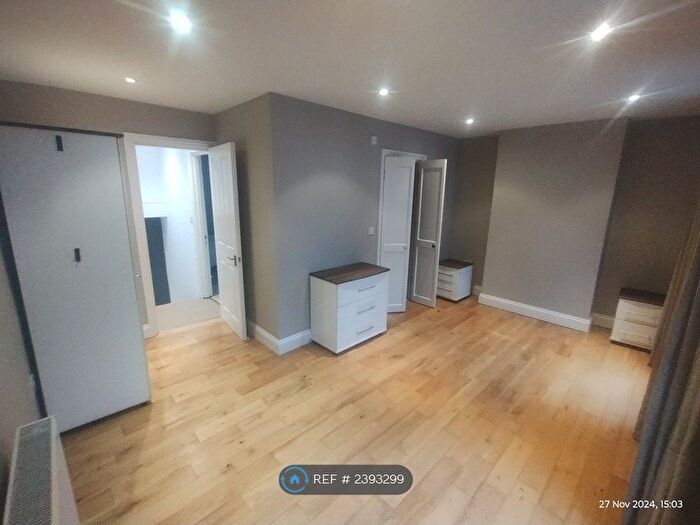 4 Bedroom Maisonette To Rent In Lots Road, London, SW10