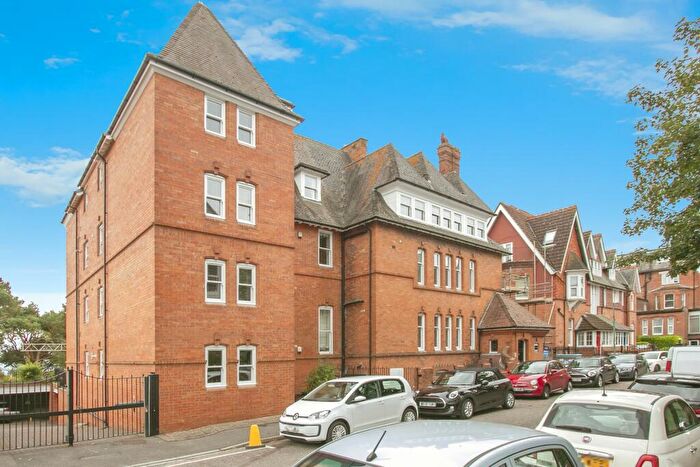 2 Bedroom Flat For Sale In West Cliff Gardens, West Cliff, Bournemouth, Dorset, BH2