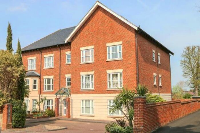 2 Bedroom Apartment To Rent In Albury Road, Christchurch, GU1