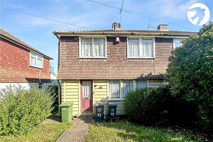 3 Bedroom Semi-Detached House For Sale In Mounts Road, Greenhithe, Kent, DA9