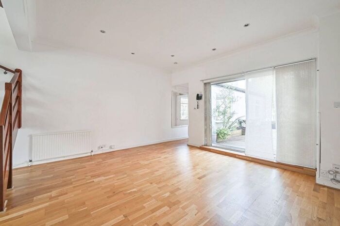 2 Bedroom Flat To Rent In Maryon Mews, Hampstead, London, NW3