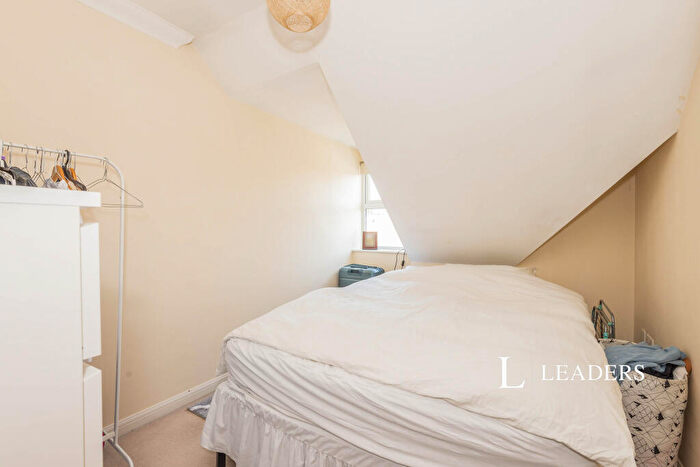 2 Bedroom Apartment To Rent In Holmesdale Road, Reigate, RH2