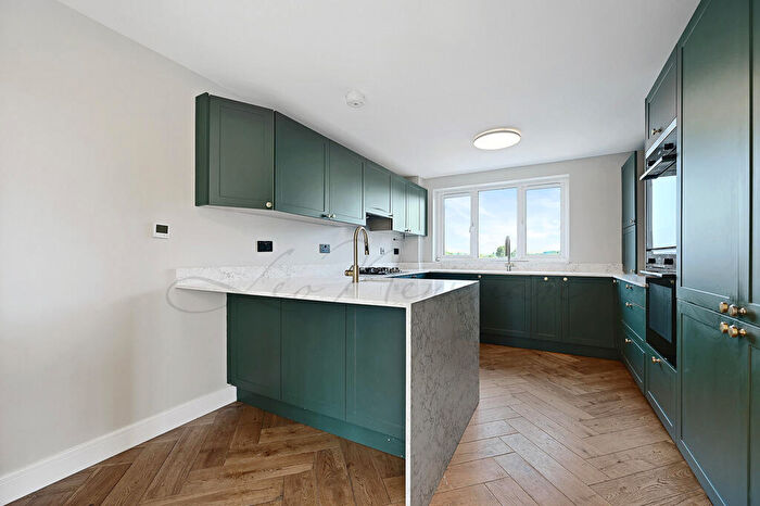 3 Bedroom Flat To Rent In Woodlands, London, NW11