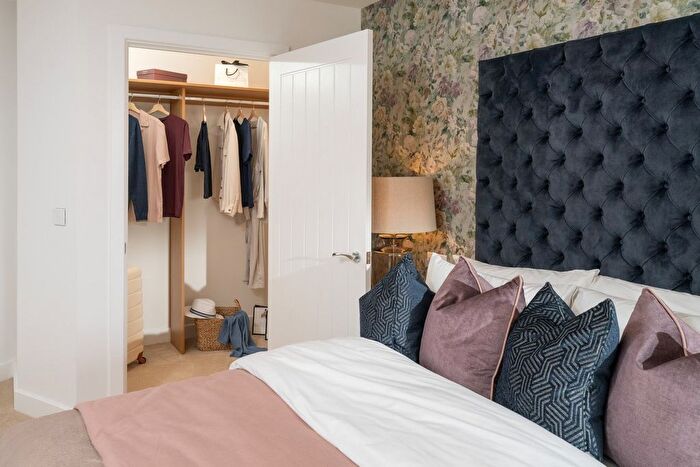 2 Bedroom Flat To Rent In London Road, Bagshot, GU19