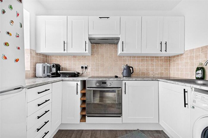 1 Bedroom Apartment For Sale In Simmonds Close, Bracknell, Berkshire, RG42