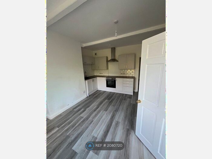 3 Bedroom End Of Terrace House To Rent In Thronhill Road, Huddersfield, HD3