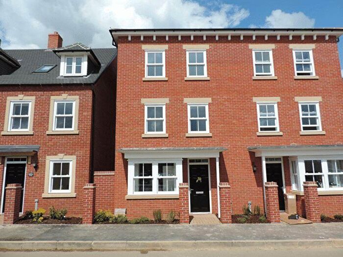 4 Bedroom Town House To Rent In Saxon Way, Great Denham, MK40