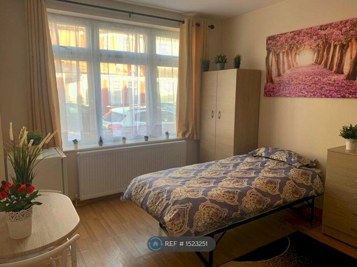 1 Bedroom Terraced House To Rent In Rosebery Avenue, London, N17