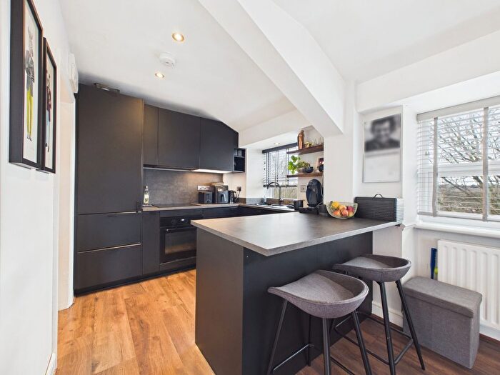 2 Bedroom Flat For Sale In Abingdon Lodge, Beckenham Lane, Bromley, Kent, BR2