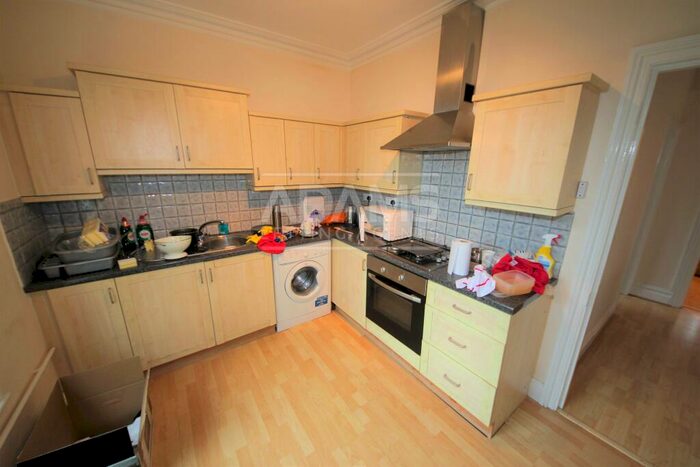 3 Bedroom Flat To Rent In Richmond Wood Road, Charminster, Bournemouth, BH8