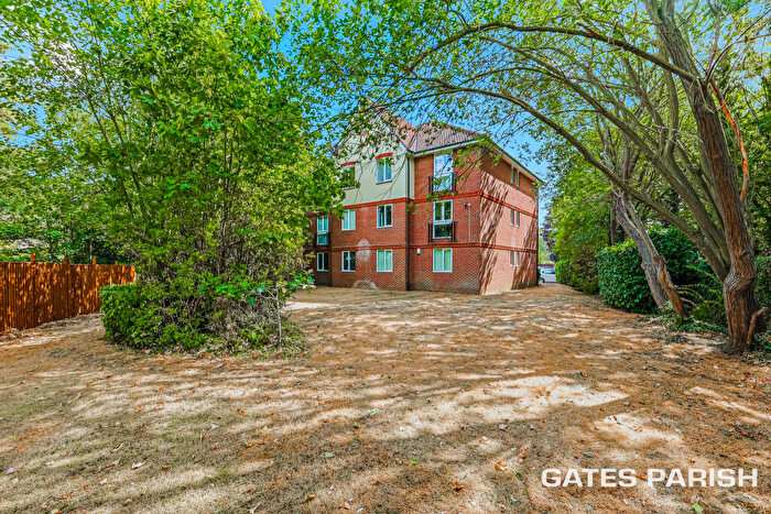 2 Bedroom Flat For Sale In St. Marys Lane, Upminster, RM14