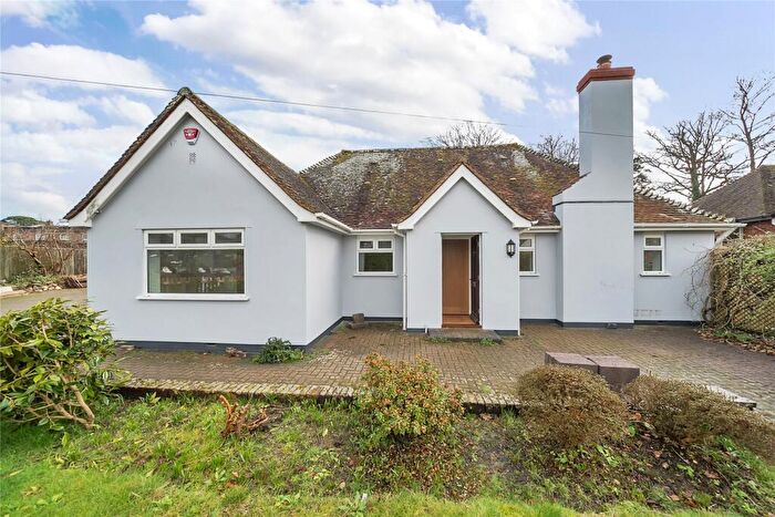 4 Bedroom Detached House To Rent In Fairfield Close, Lymington, Hampshire, SO41