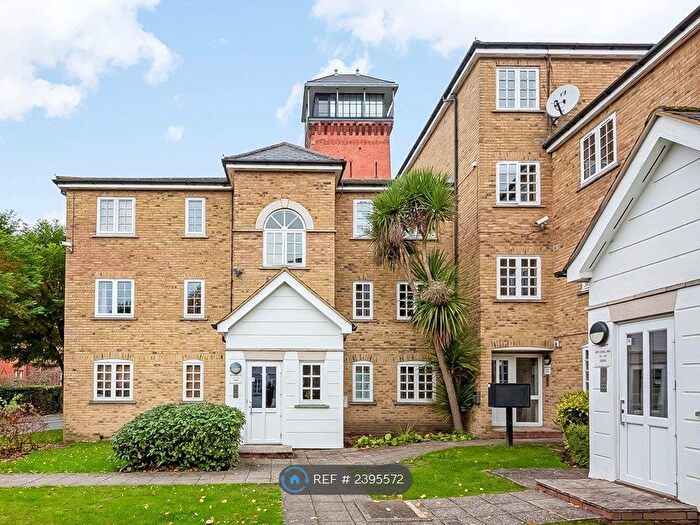 2 Bedroom Flat To Rent In Edith Cavell Way, London, SE18