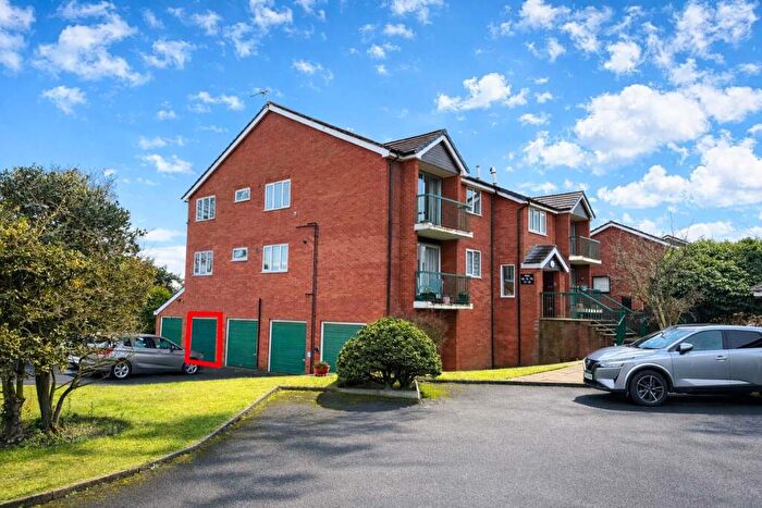 3 Bedroom Apartment For Sale In Lancaster Gardens, Birkdale, PR8