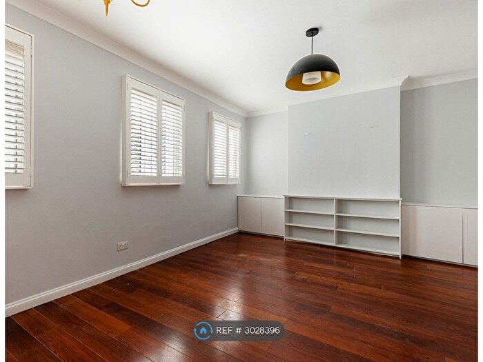 2 Bedroom Maisonette To Rent In Battersea Park Road, London, SW11