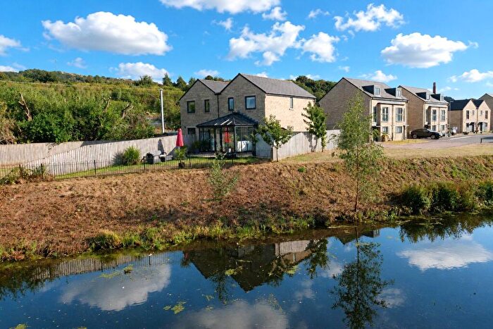 3 Bedroom Semi Detached House To Rent In Cygnet Way, Shipley, West Yorkshire, BD17