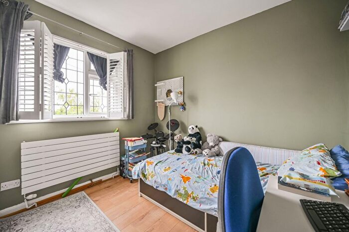 6 Bedroom Semi Detached House For Sale In Sky Peals Road, Highams Park, Woodford Green, IG8