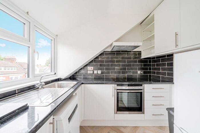 1 Bedroom Flat To Rent In Ivy Gardens London, N8