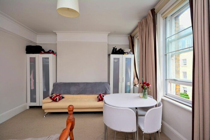 Studio To Rent In James Street, Marylebone, London, W1U