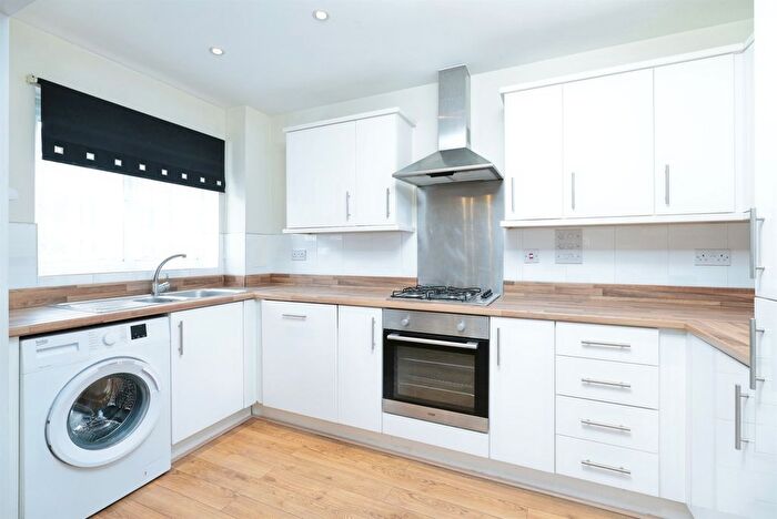 1 Bedroom Flat For Sale In Cezanne Road, Watford, WD25