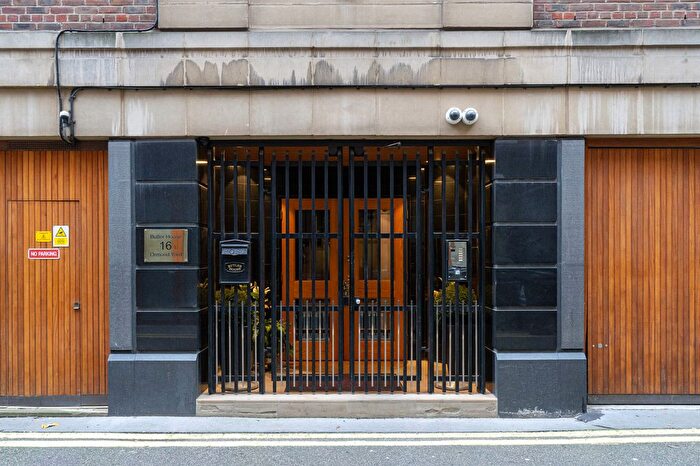 3 Bedroom Flat To Rent In Ormond Yard, St. James's, London, SW1Y