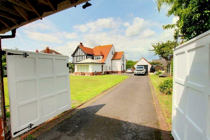 5 Bedroom Detached House For Sale In The Crescent, Sandilands, LN12