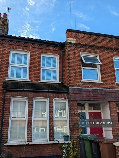3 Bedroom Maisonette To Rent In Holdenby Road, London, SE4