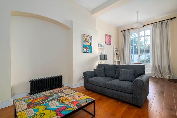 2 Bedroom Flat To Rent In B John Ruskin Street, London Pq, Uk, London, SE5