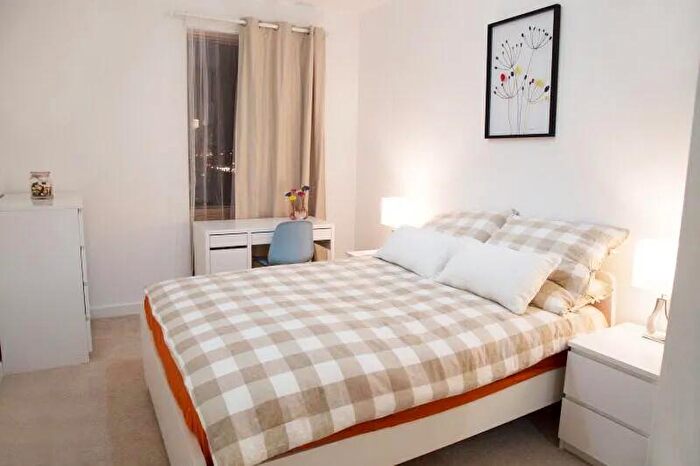 2 Bedroom Flat To Rent In Silvertown Way, London, E16