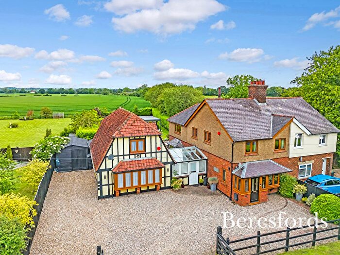 4 Bedroom Semi-Detached House For Sale In Chelmsford Road, Barnston, CM6
