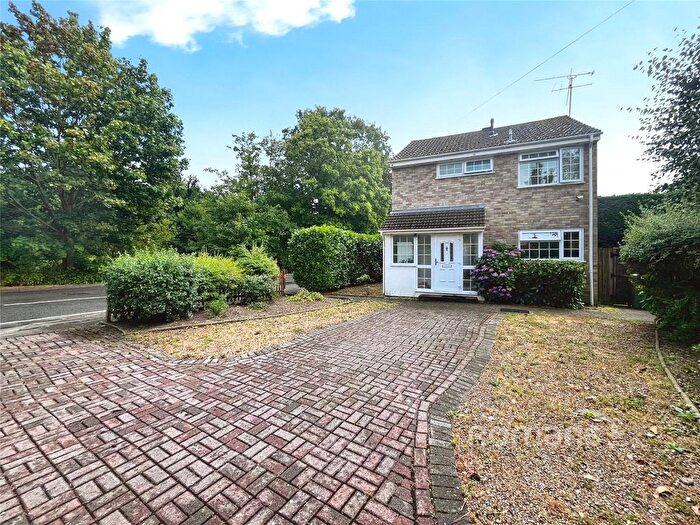 3 Bedroom Detached House To Rent In Woburn Avenue, Farnborough, GU14