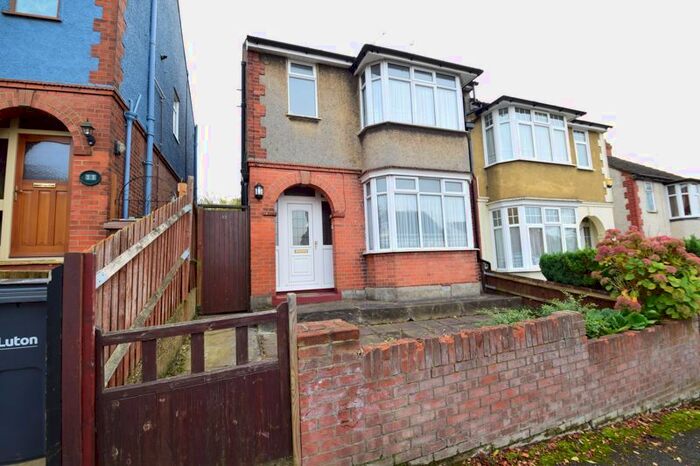 3 Bedroom Semi-Detached House To Rent In Mountfield Road, Luton, LU2
