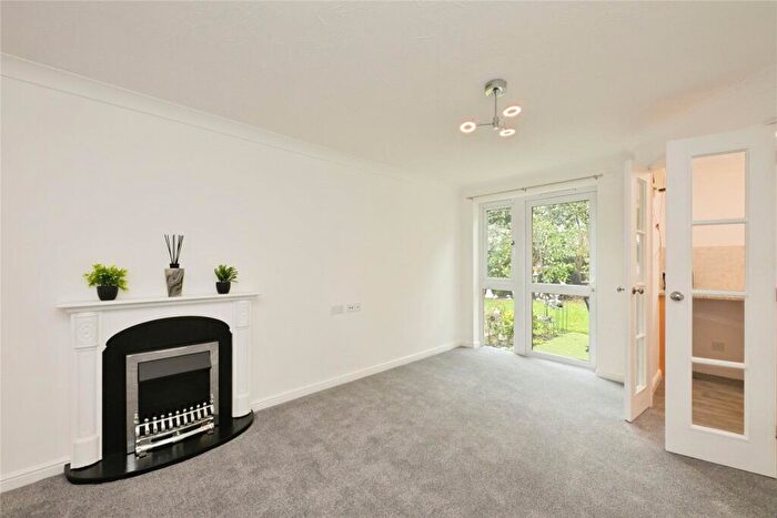 1 Bedroom Apartment For Sale In High Street, Hertfordshire, EN8