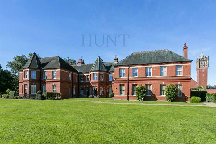 3 Bedroom Apartment To Rent In Richmond Drive, Repton Park, Woodford Green, Essex, IG8