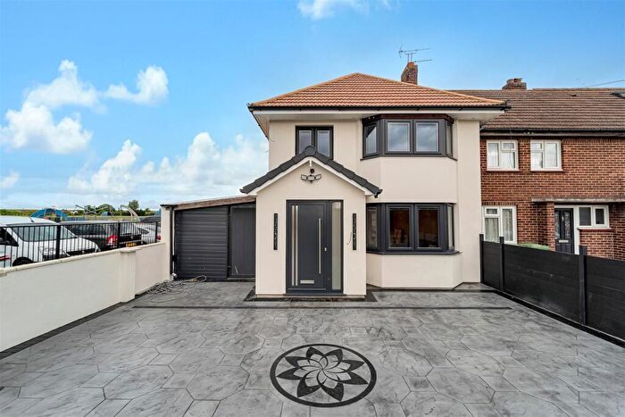 3 Bedroom End Terrace House For Sale In Station Crescent, Ashford, TW15