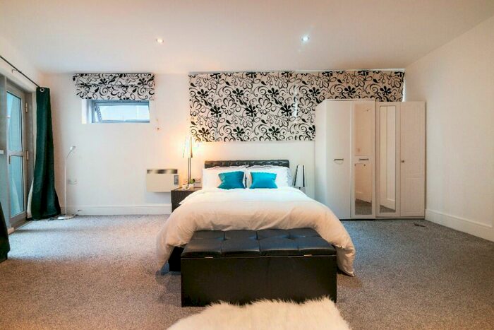 2 Bedroom Flat For Sale In The Lock Building, Whitworth Street West, Manchester, Greater Manchester, M1