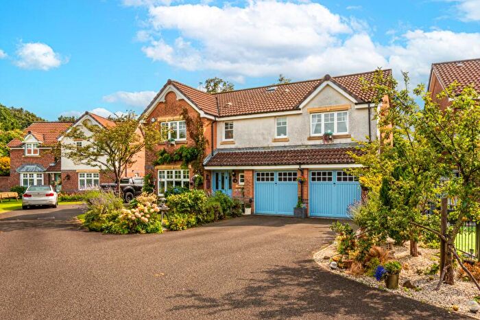 5 Bedroom Detached House For Sale In Highlander Way, Tullibody, FK10