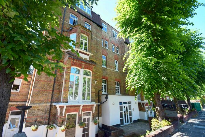 2 Bedroom Flat To Rent In Ravensbourne House, St Margarets, TW1