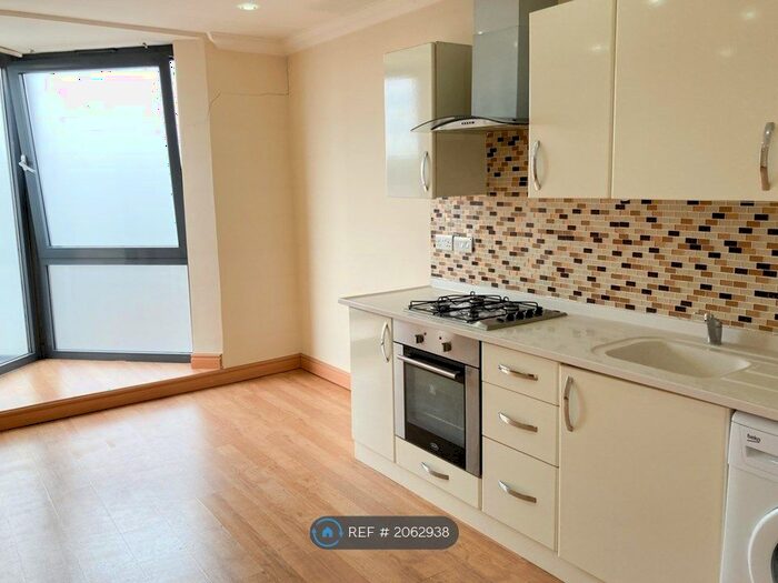 1 Bedroom Flat To Rent In Stoke Newington Road, London, N16