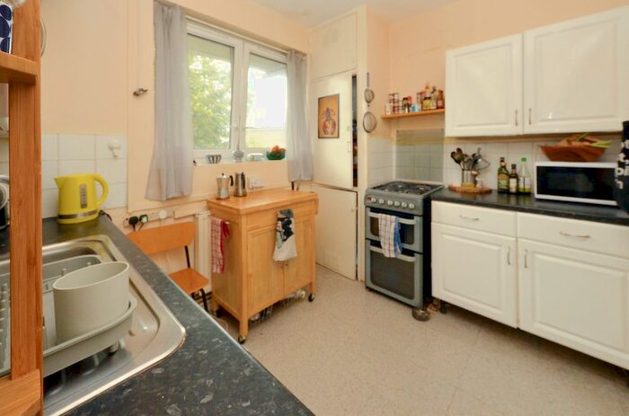 4 Bedroom Flat To Rent In Stockwell Road, London, SW9