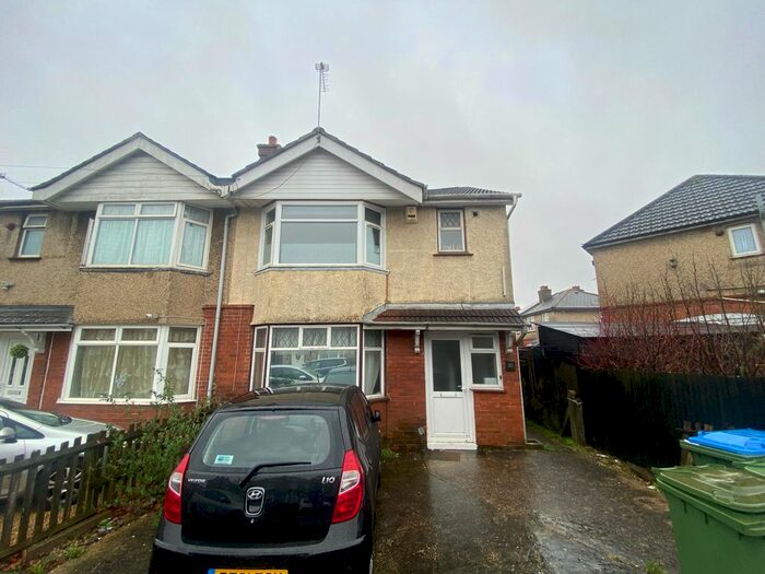 6 Bedroom Property To Rent In Honeysuckle Road, Southampton, SO16