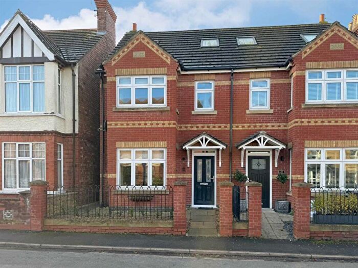 4 Bedroom Town House To Rent In Queen Street, Stamford, PE9